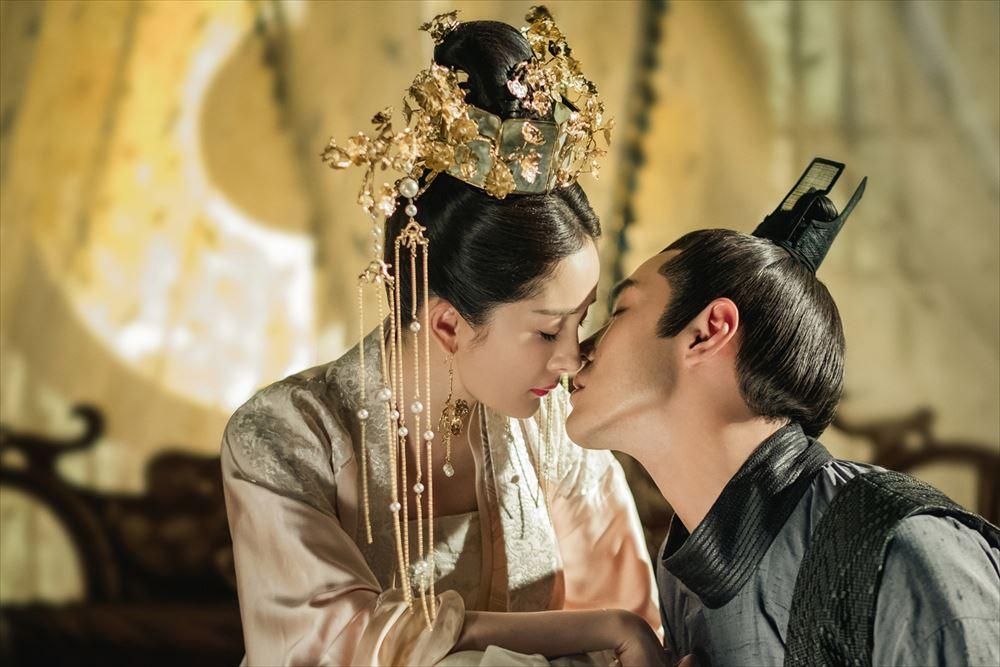 キスするイーサン・ルアンとヤン・ミー